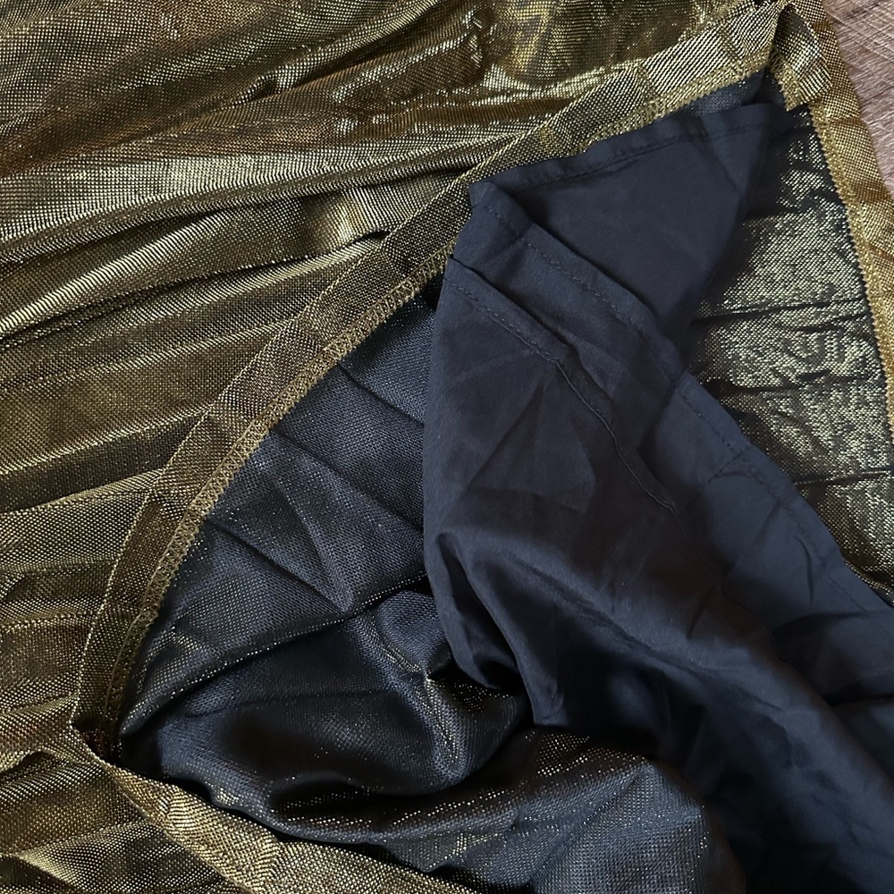 Metallic Gold Pleated Maxi Skirt - Picture 7 of 9
